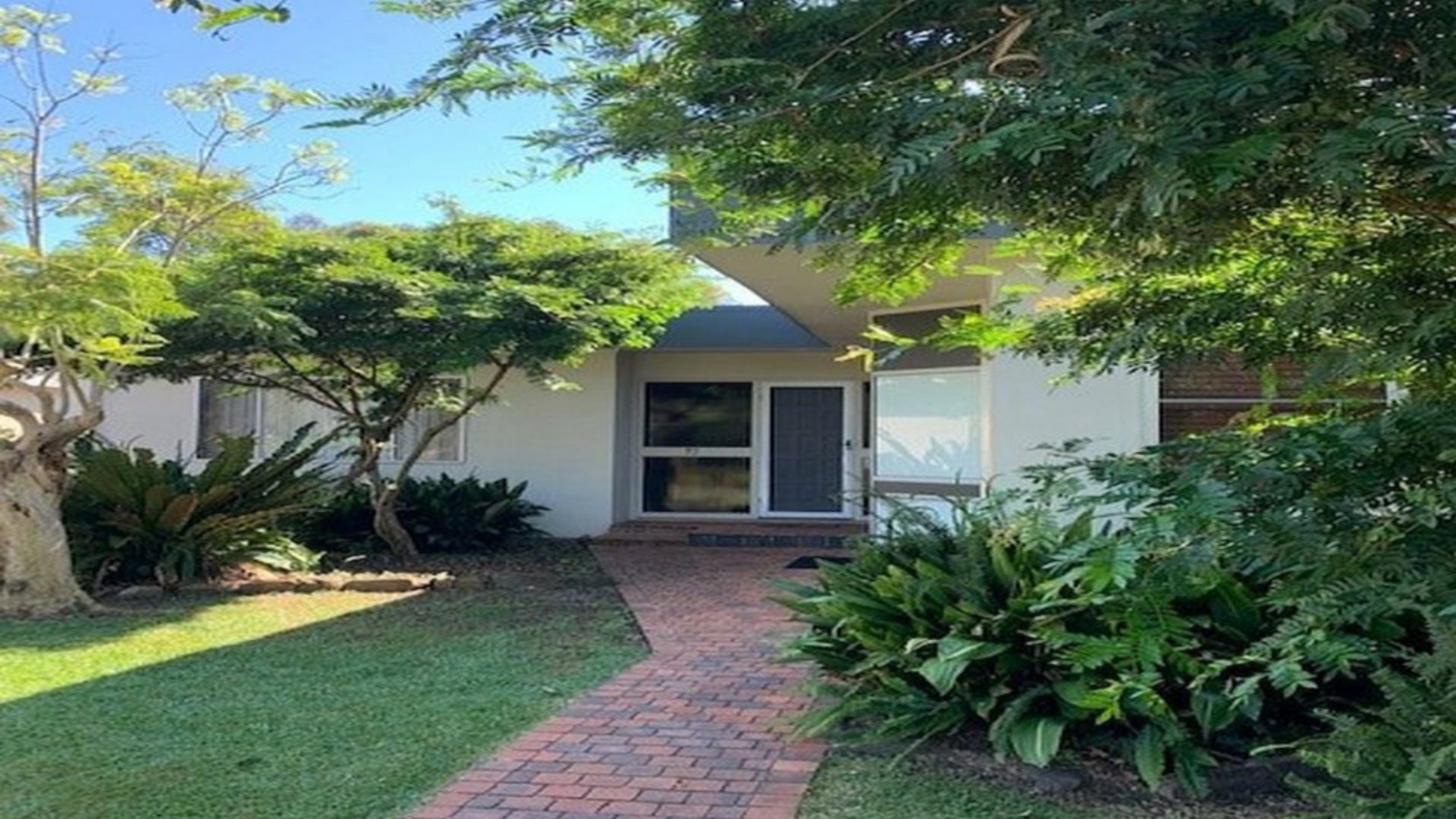 Hawks Nest Holiday Book Direct & Save