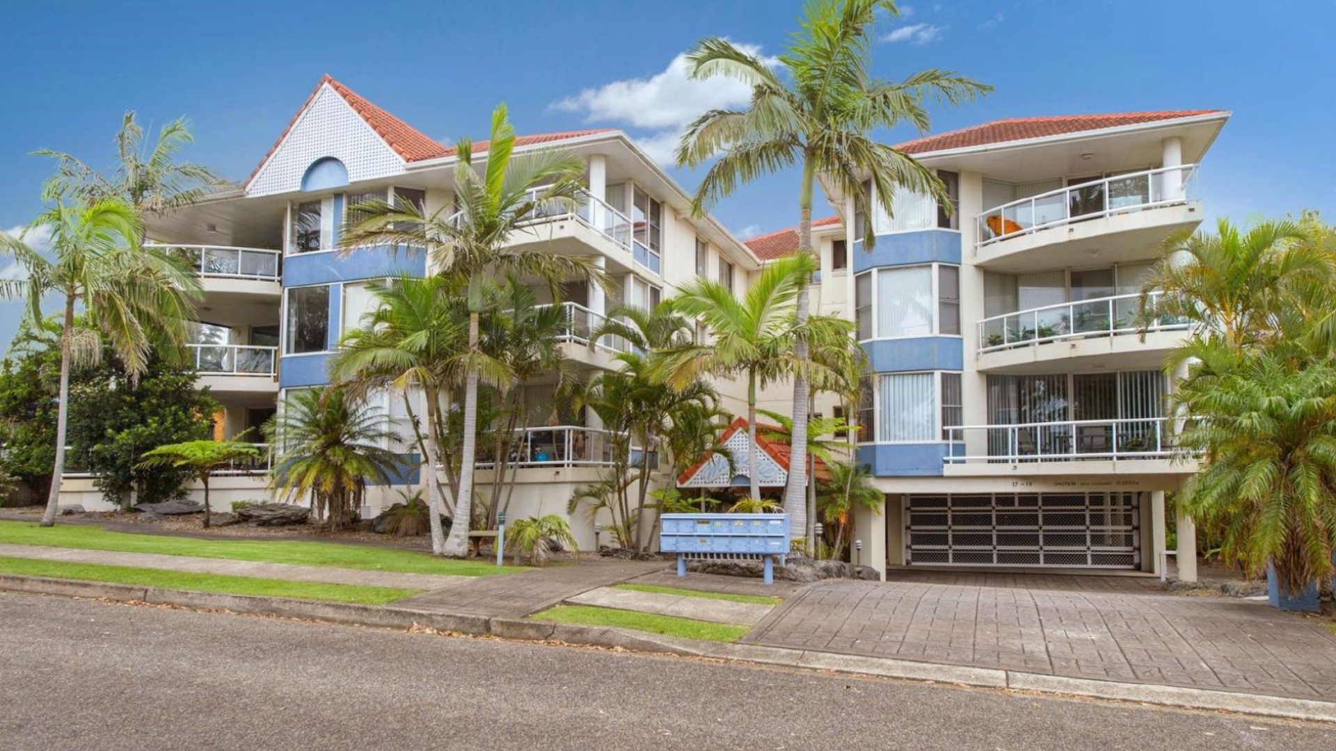 Holiday Port Macquarie Ray White Book Direct & Save