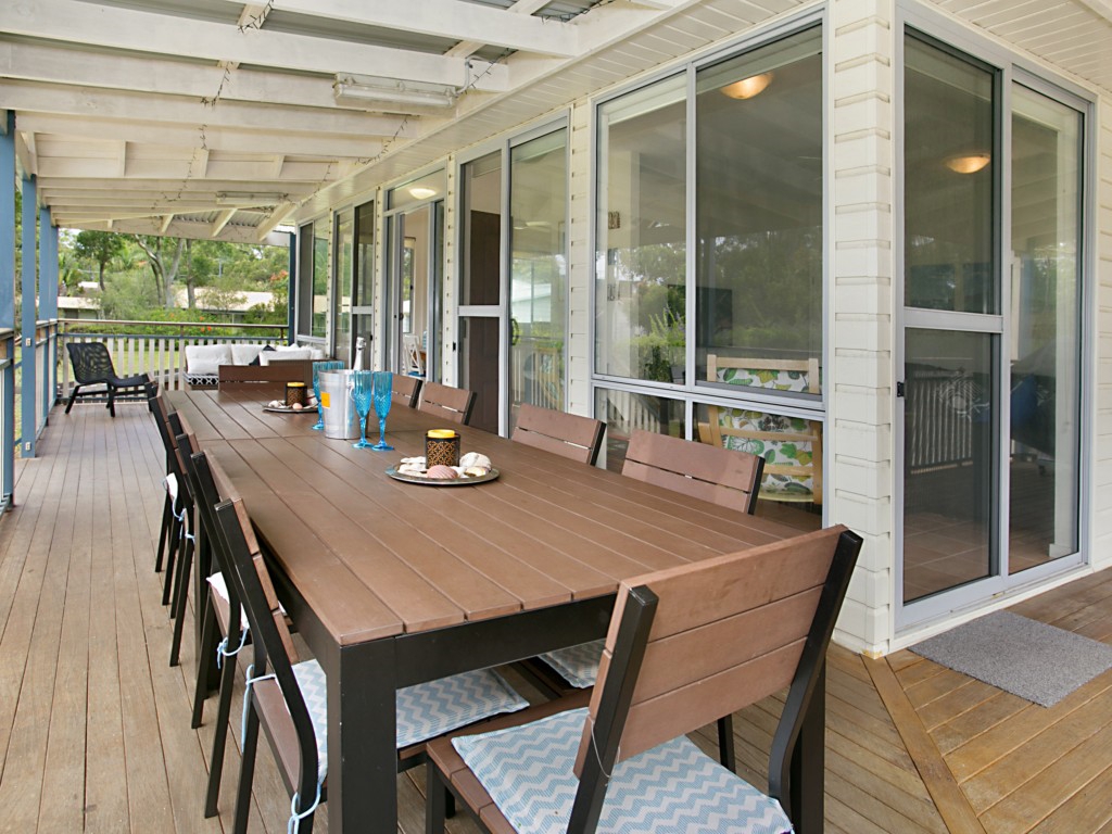 Lovely Pet Friendly Beach House Tea Gardens Hawks Nest