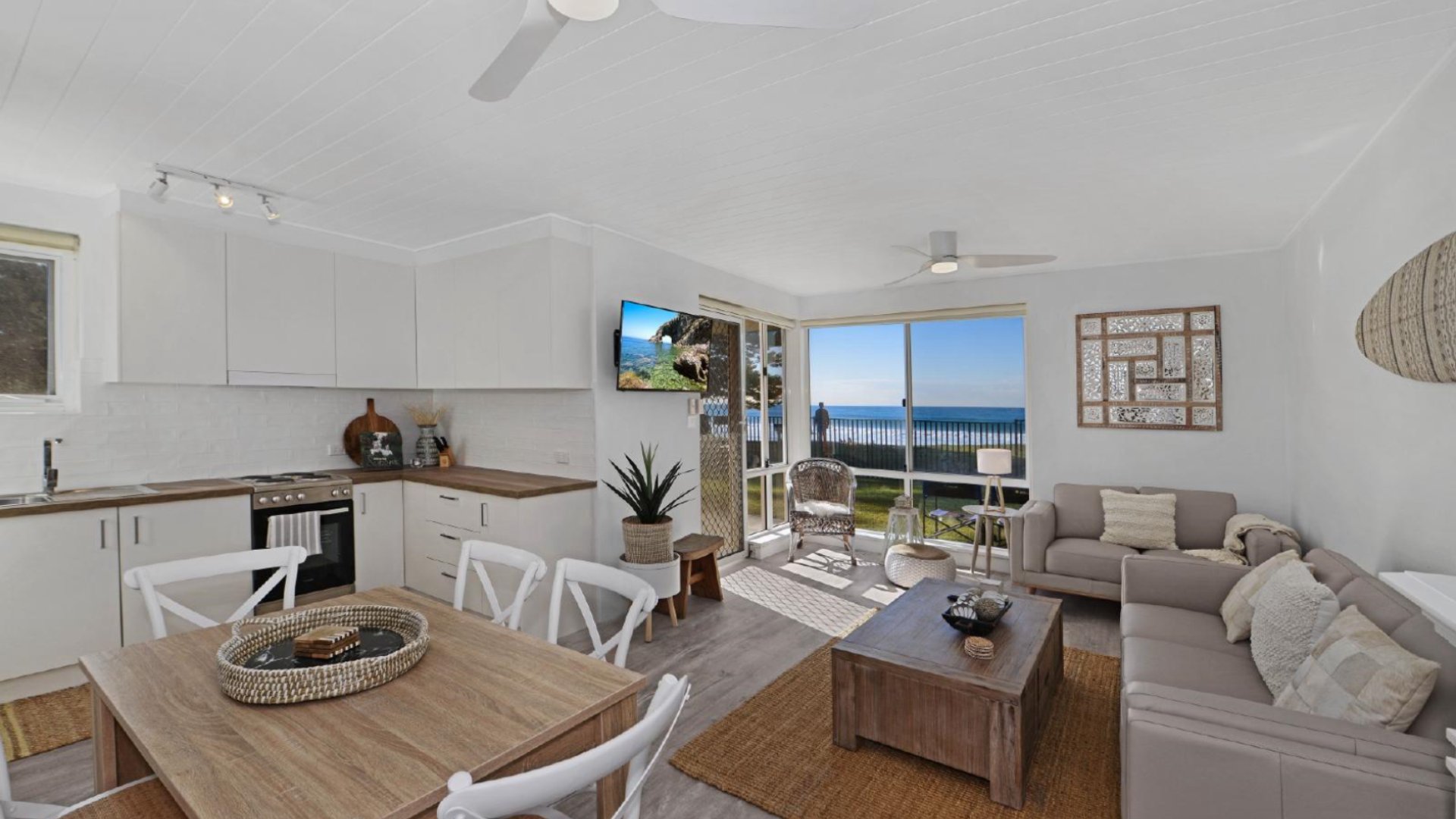 Marese 1 Groundfloor Beachfront Unit 1/127 Avoca Drive Avoca Beach