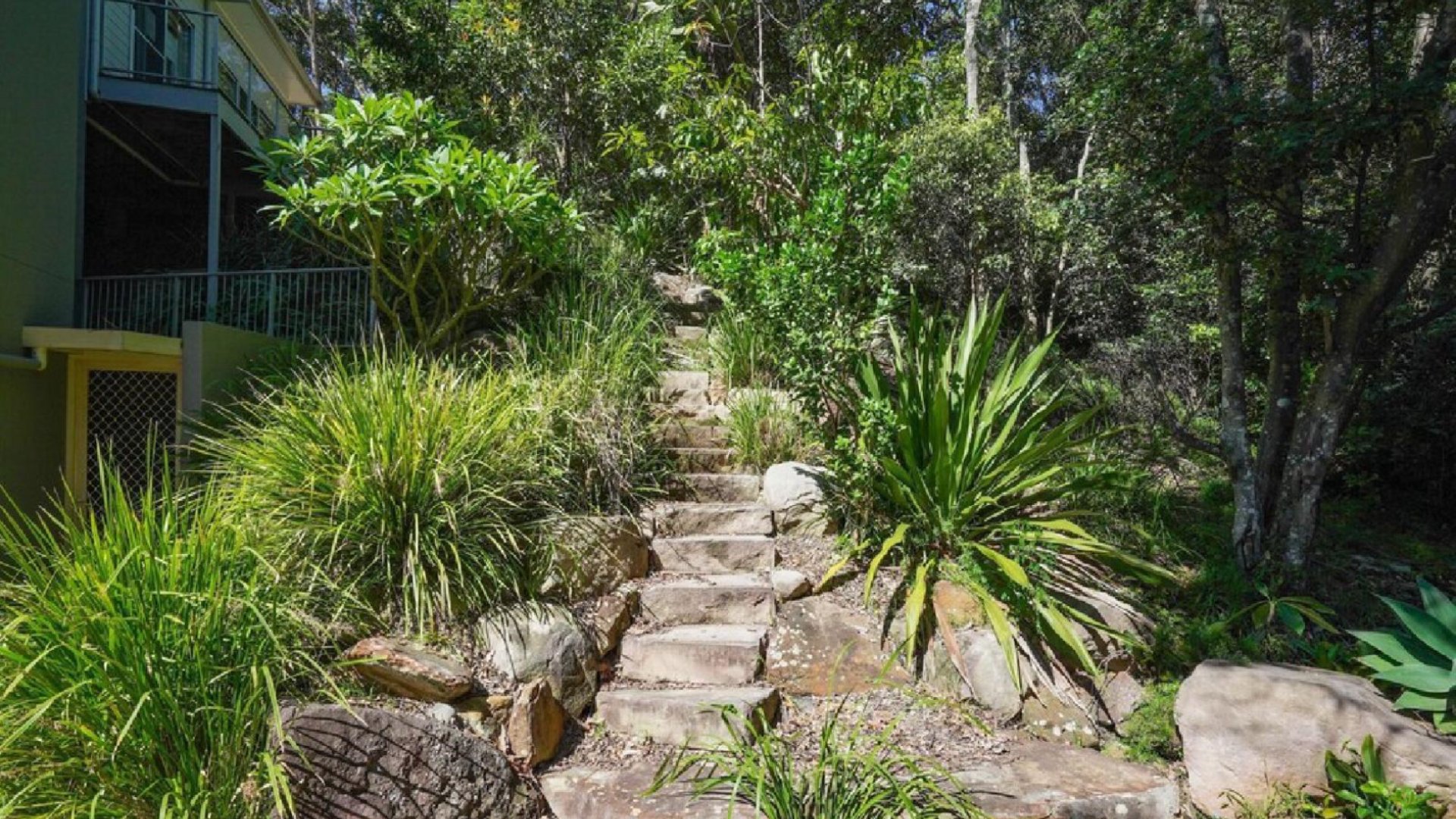 Stylish Family Apartment 3/42 Avoca Drive Avoca Beach NSW 2251