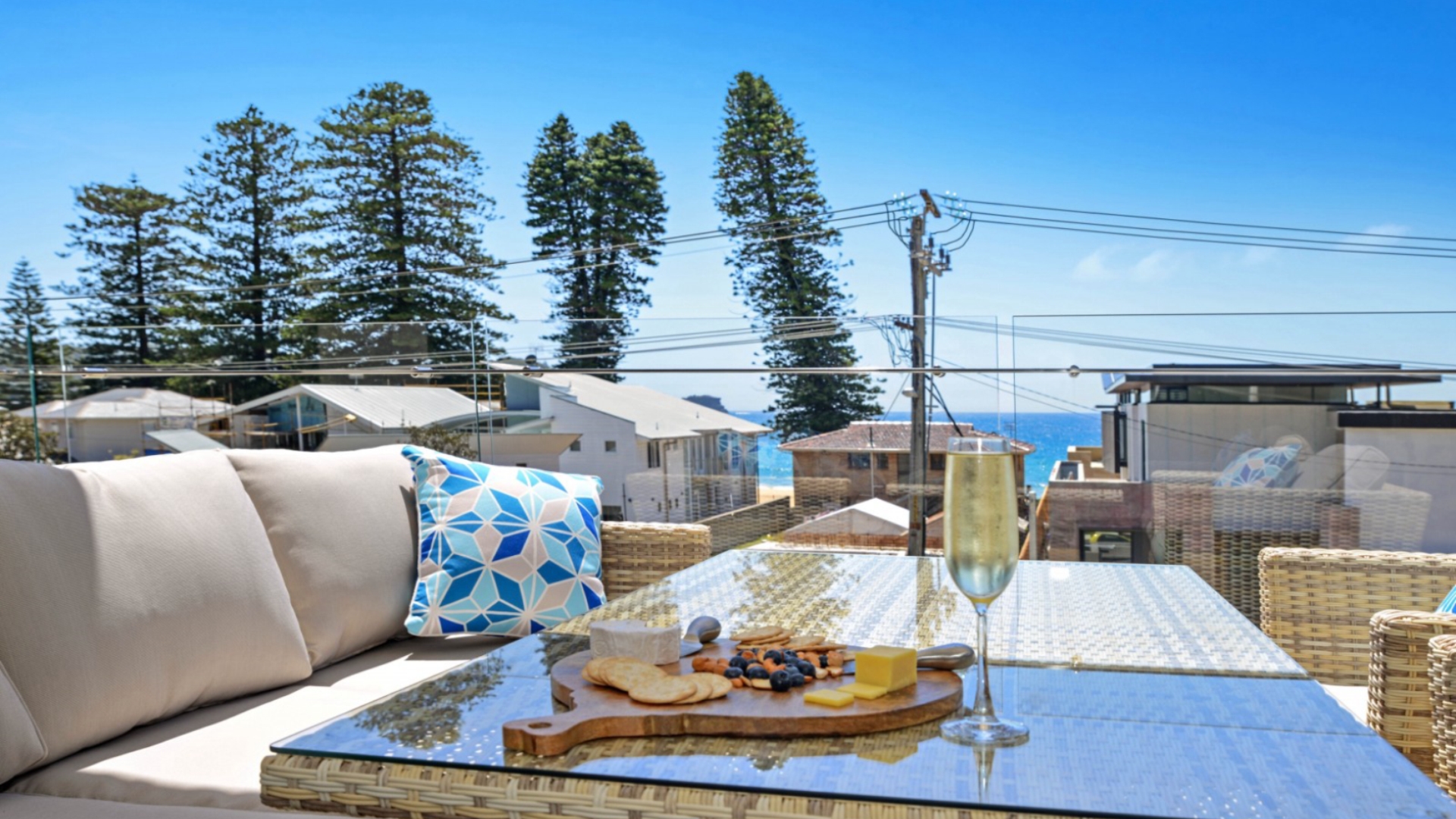 Quarterdeck 2 Luxury Apartment For Families 2/120 Avoca Drive Avoca