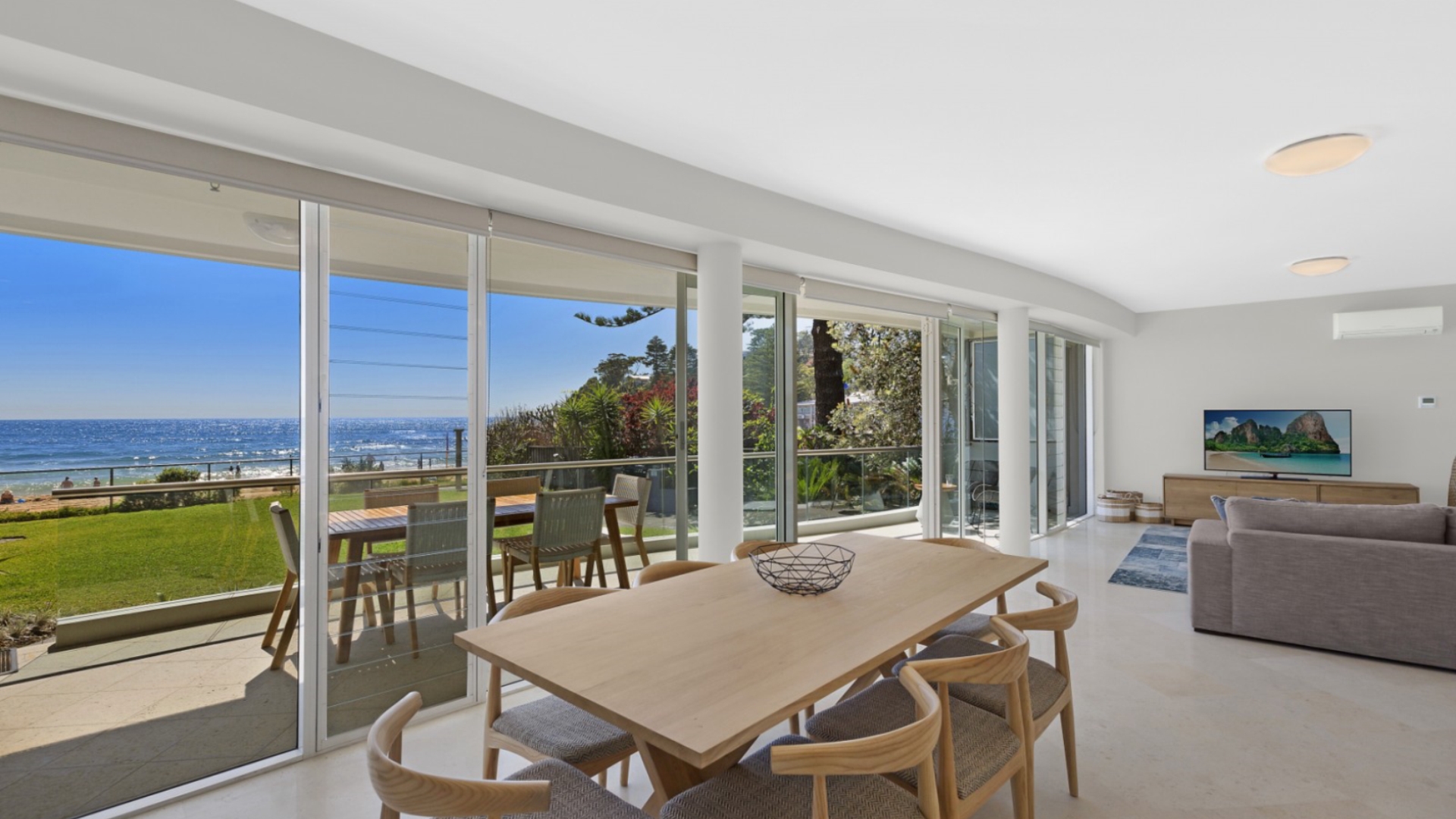 Beachfront Avoca Beach Soundwaves 1 1/95 Avoca Drive Avoca Beach