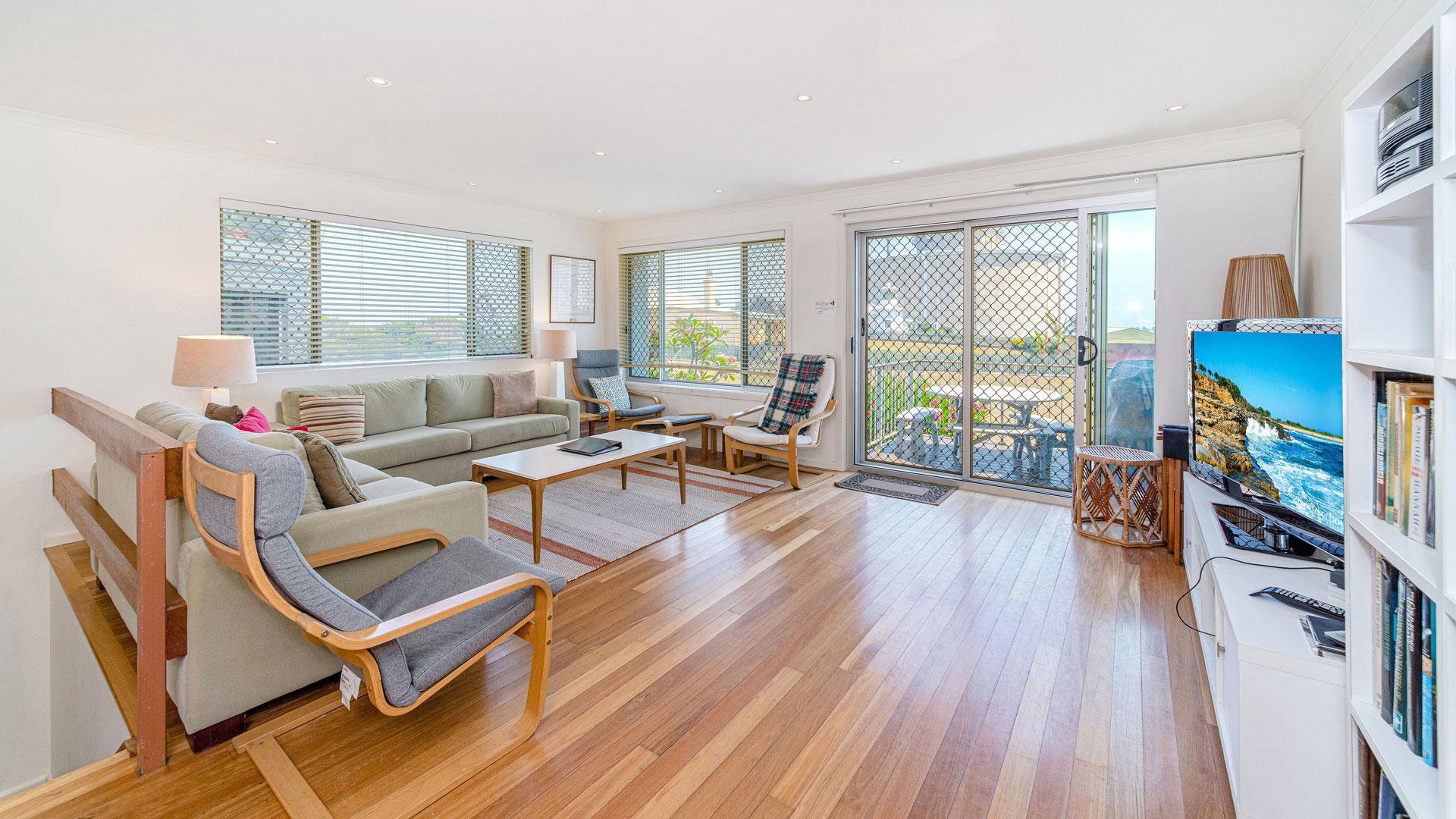 Lighthouse Unit 1 (Pet Friendly) 1/3 Pilot Street Yamba NSW 2464