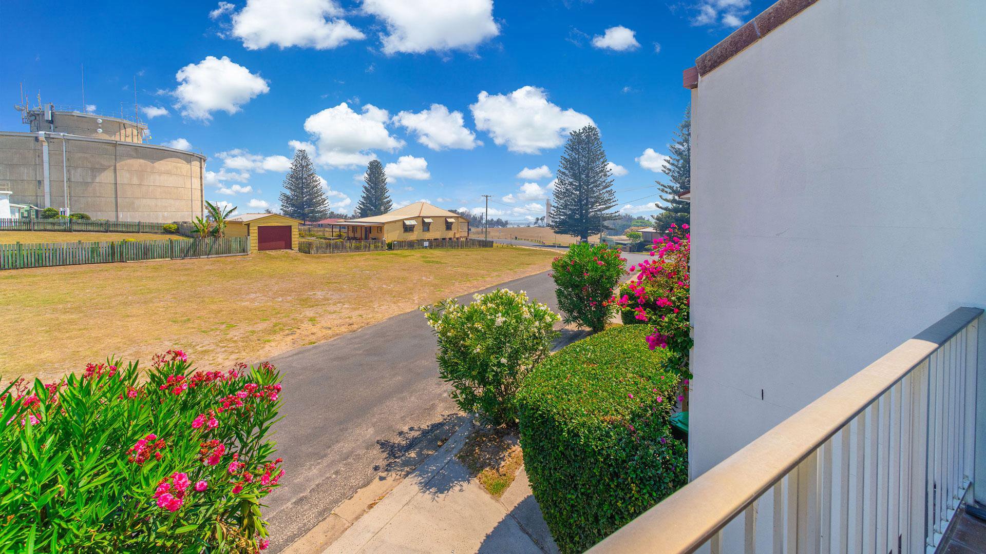 Lighthouse Unit 1 (Pet Friendly) 1/3 Pilot Street Yamba NSW 2464
