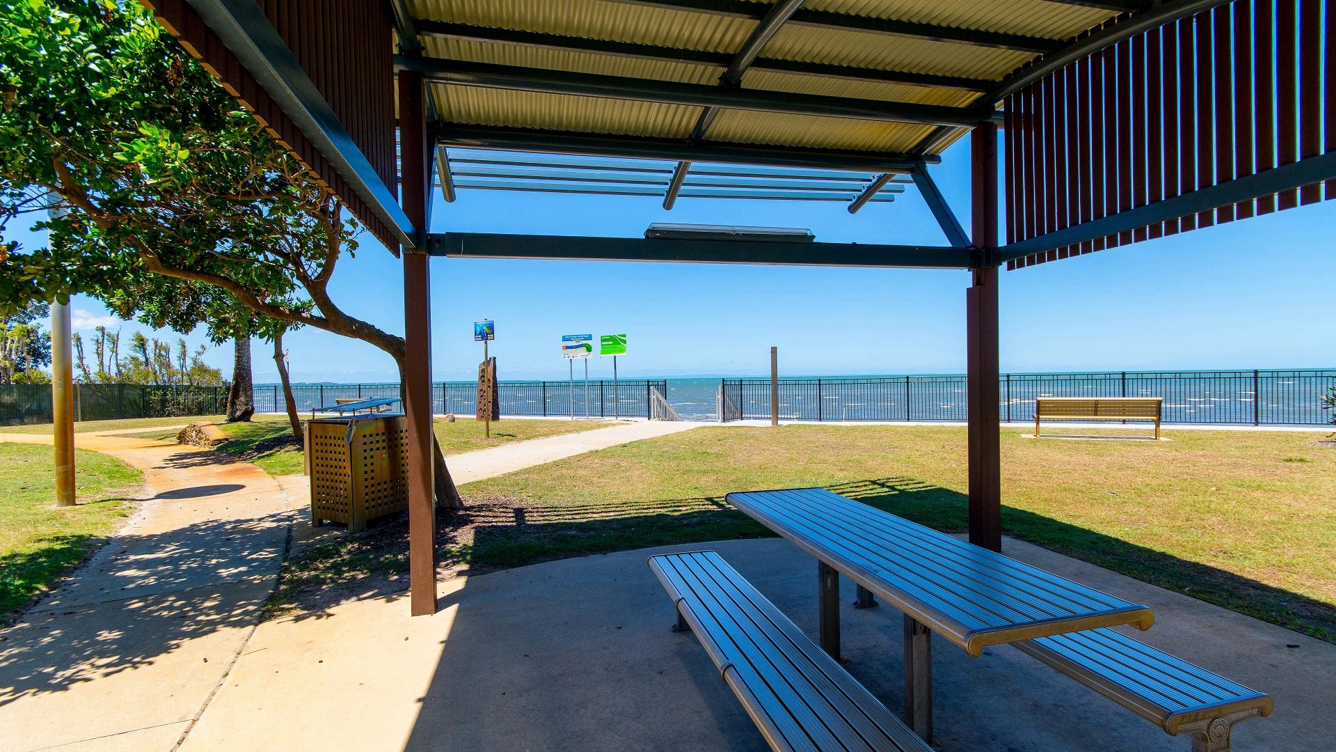 Private Canal Duplex With Pontoon 2/89 Oleander Drive Bongaree QLD