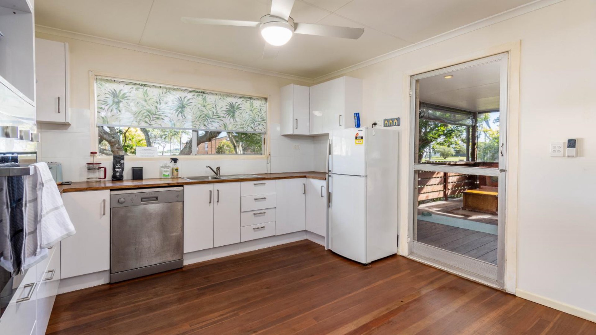 Pet Friendly Cottage With Waterviews 1/19 Winston Drive Bongaree QLD