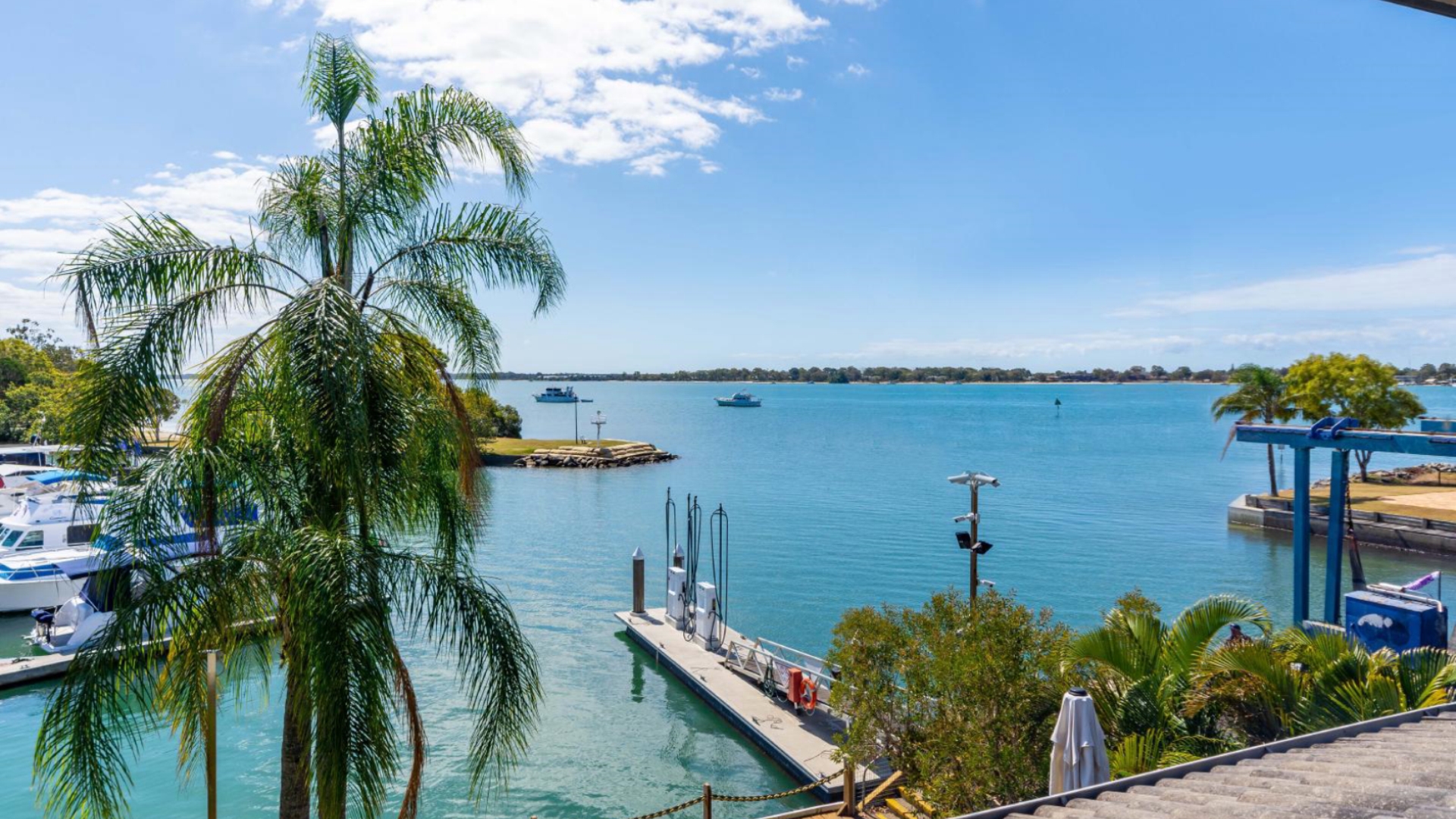 Two Storey Unit Breathtaking Views 11/9 Spinnaker Drive Sandstone