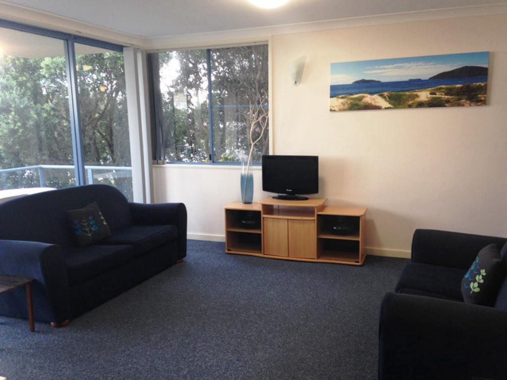 'nautilus' Beachside Apartment Hawks Nest Holidays