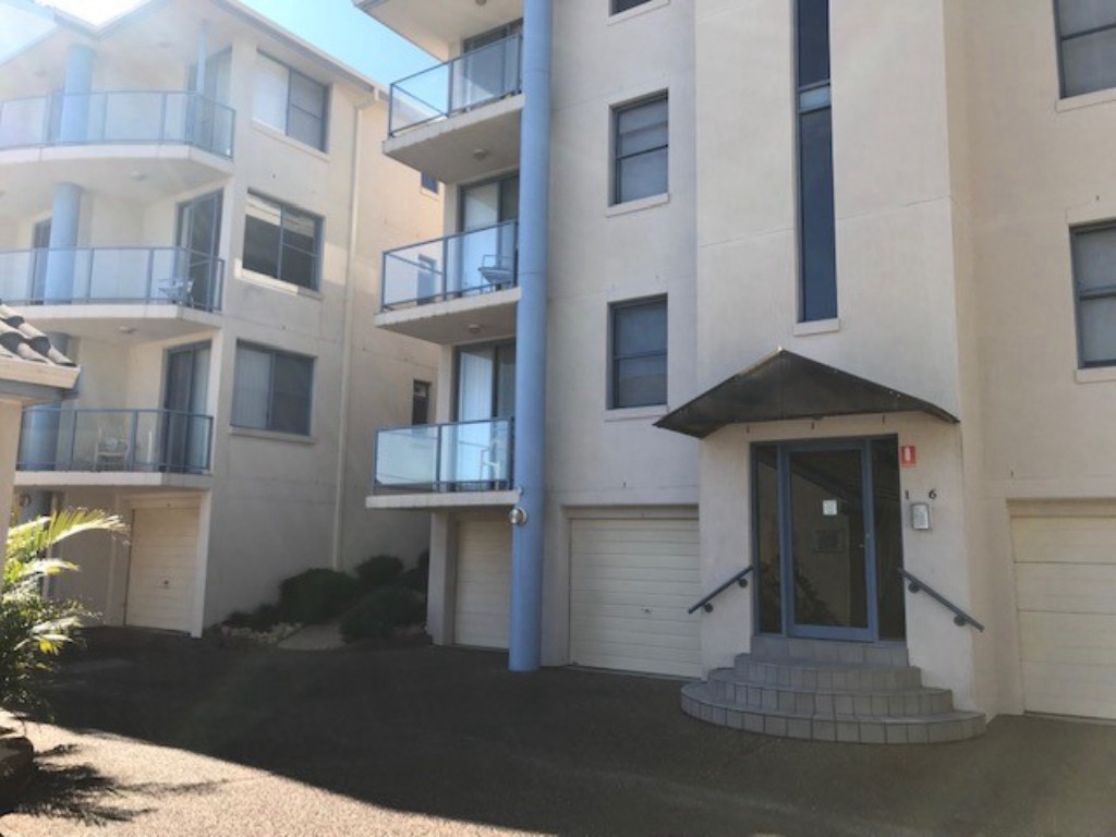 'nautilus' Beachside Apartment Hawks Nest Holidays