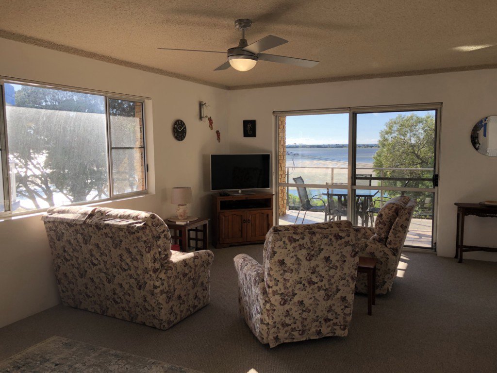 UNIT 5 SORRENTO GOLDEN BEACH WATERFRONT Caloundra Holiday Centre