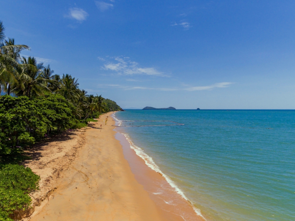 The Summit trinity Beach Ocean Views !! in TRINITY